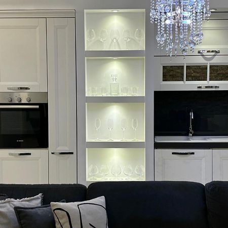 Tam Serviced 2Bdr Apartment City Center No6 Tirana Kültér fotó