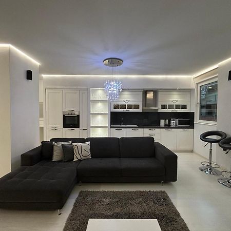 Tam Serviced 2Bdr Apartment City Center No6 Tirana Kültér fotó