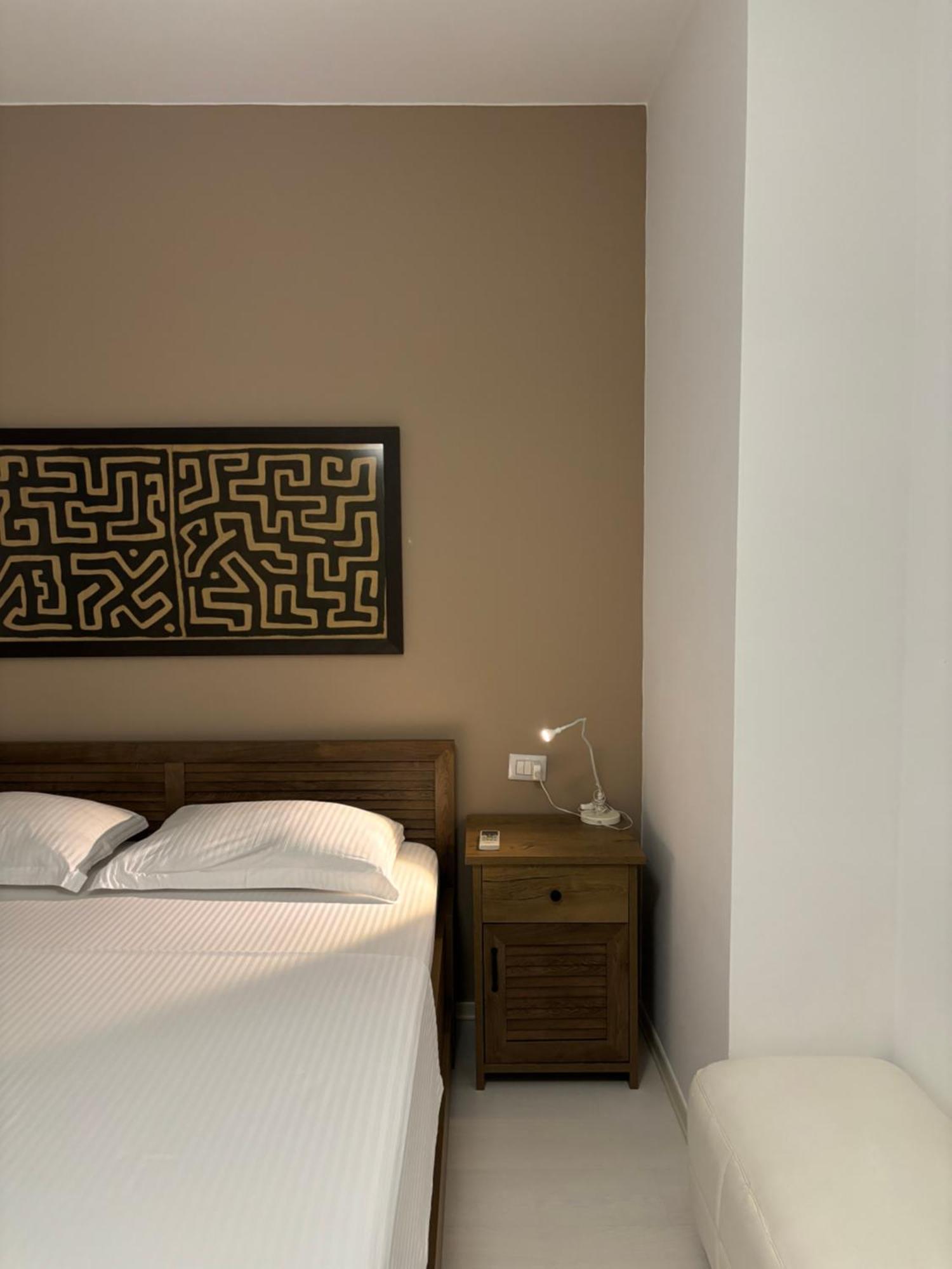 Tam Serviced 2Bdr Apartment City Center No6 Tirana Kültér fotó